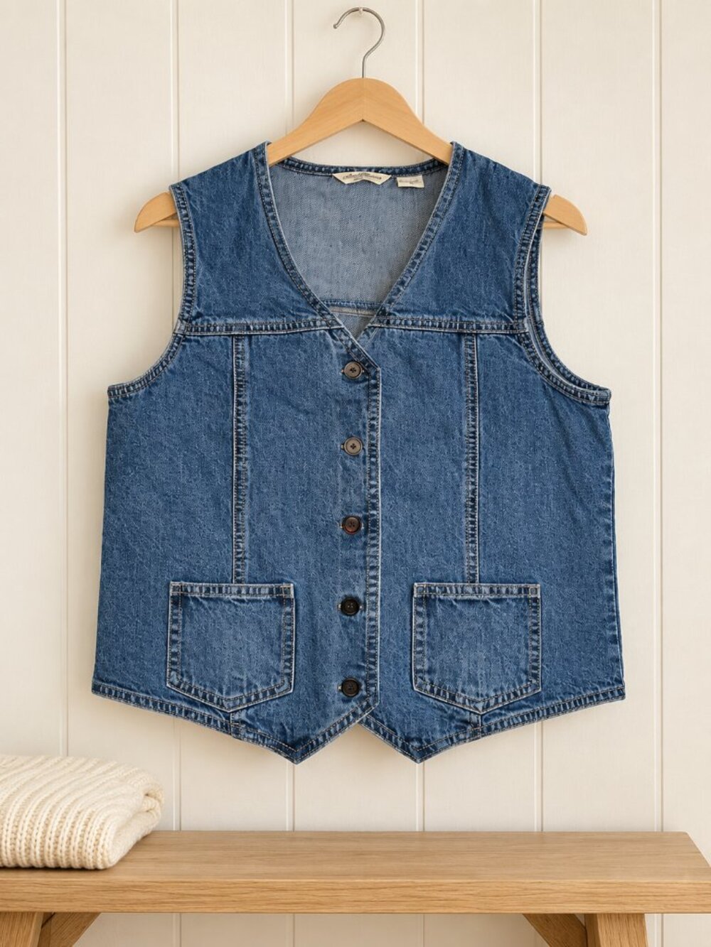 Eddie Bauer Women’s Denim Vest Size Small Blue Button Front Pockets Classic